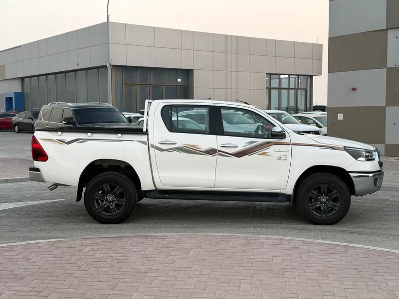 تويوتا هيلوكس 2024